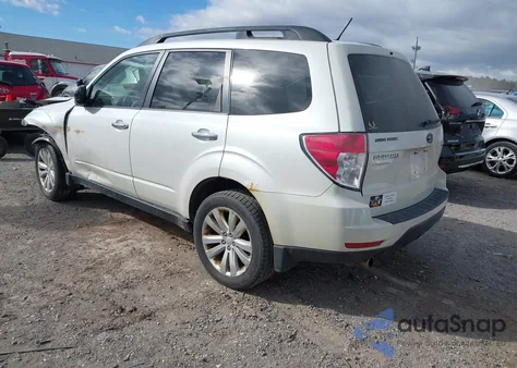 2013 Subaru Forester 2.5X Premium z USA, uszkodzony, nr VIN JF2SHADC2DH402669